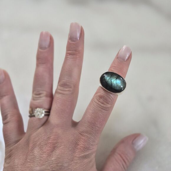 Silver 925 Hand Made Labradorite Blue Oval Large Hammered Band Ring Size 6.5 - Picture 12 of 12